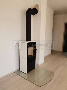 Romotop LAREDO F 01 minőségi acél kályha kerámia borítással a szobában kandalloshop